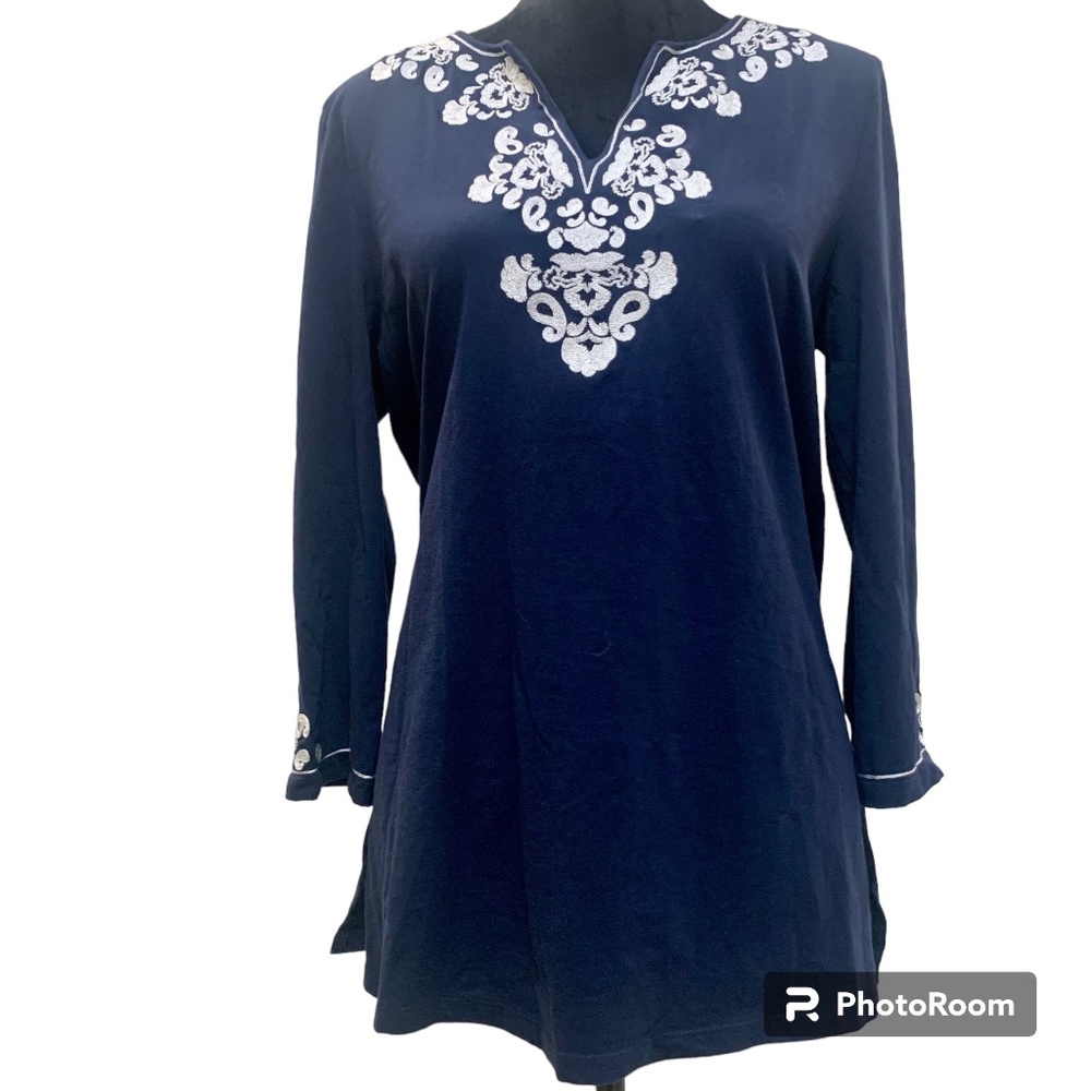 Jones New York Signature Top Navy with White Embroidery Round V Neckline, Size L